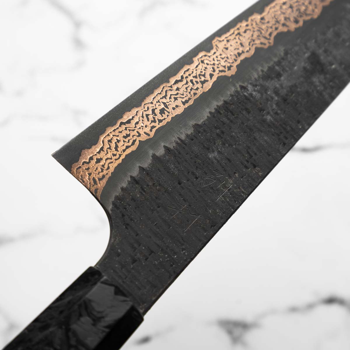 Hatsukokoro Yorokobi Kurouchi SLD Damascus Tsuchime Santoku 180mm - Carbon Fibre