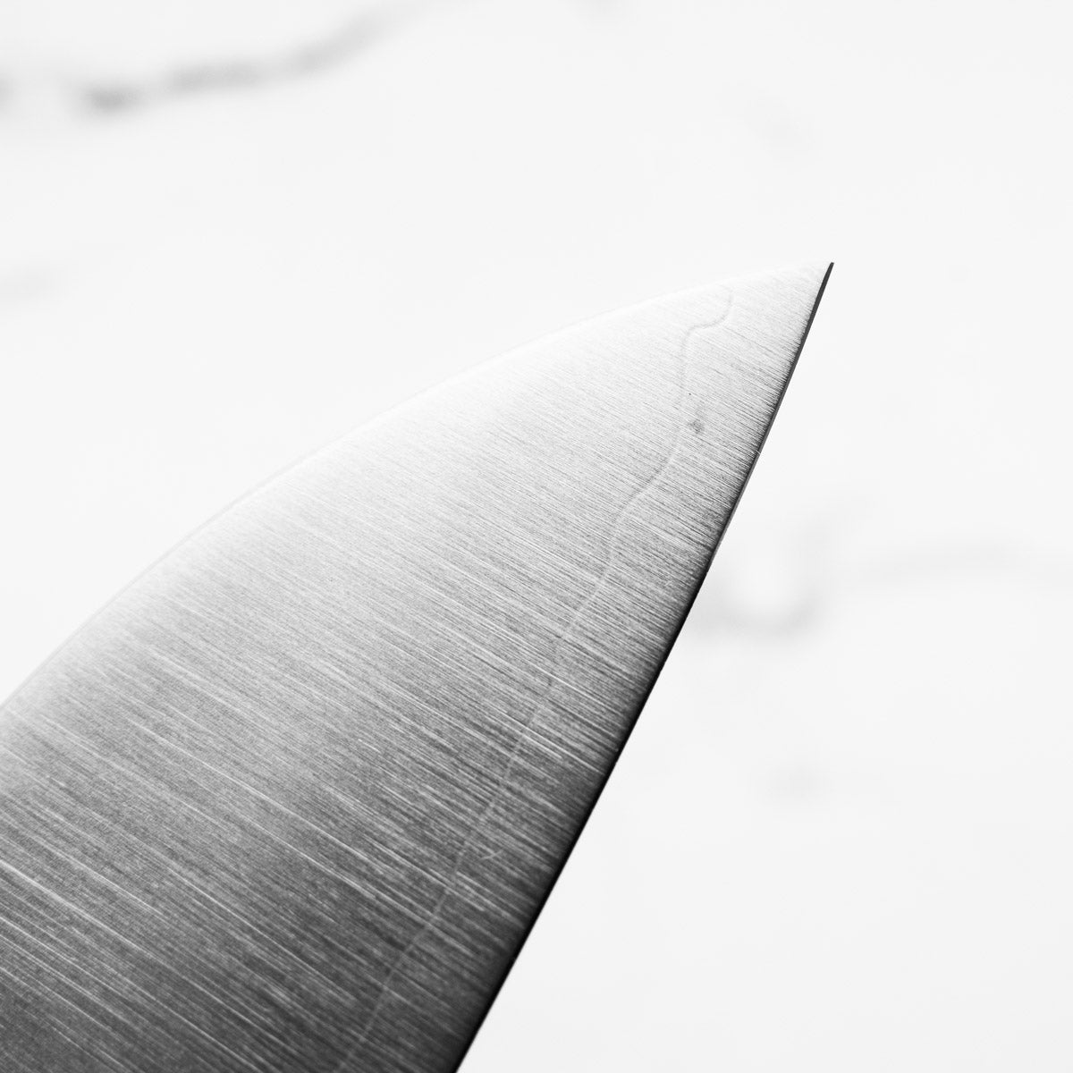 Hatsukokoro Hayabusa Blue Super Santoku 180mm - Dark Maple