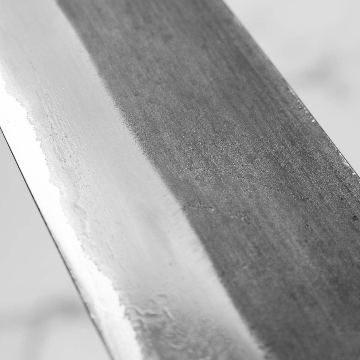 Mutsumi Hinoura Ajikataya White 2 SS Clad Petty 135mm - Resin (Red)